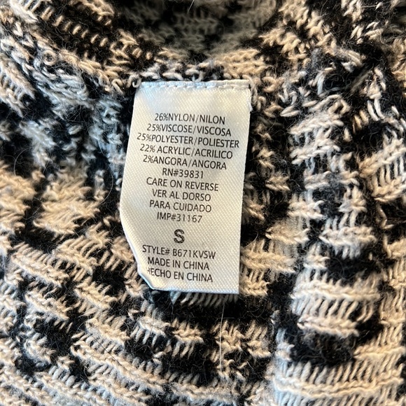 Democracy | Size S | Paisley Boho Style poncho with Arm holes | Overlap front - Picture 6 of 7